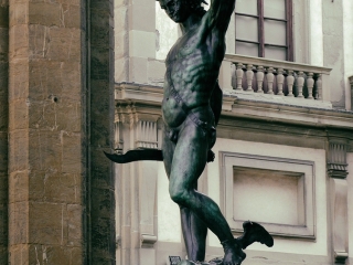 Perseusz z głową Meduzy dłuta Benvenuto Celliniego, 1554 r., Piazza della Signoria, Florencja - Podróże ze smakiem