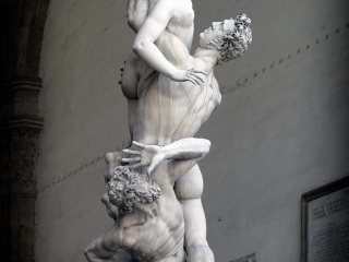 Porwanie Sabinek dłuta Giambologni, 1583 r., Piazza della Signoria, Loggia dei Lanzi, Florencja - Podróże ze smakiem