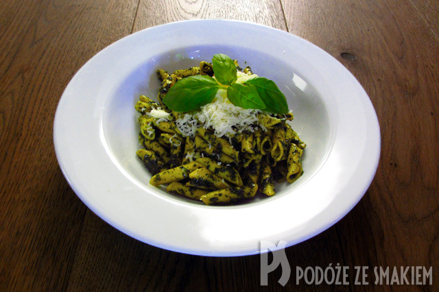 Makaron z sosem pesto Makaron z sosem pesto