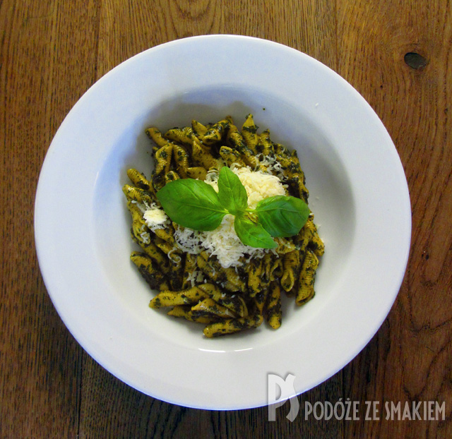 Makaron z sosem pesto Makaron z sosem pesto
