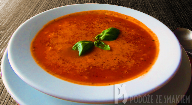 Zupa pomidorowa z mozzarellą i parmezanem