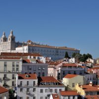 Atrakcje dla dzieci w Lizbonie - Alfama - widok na Kościół Św. Wincentego i Panteon Narodowy