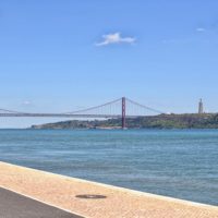Atrakcje dla dzieci w Lizbonie - Belém - widok na Most 25 Kwietnia i Pomnik Chrystusa Króla